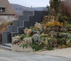 Stützmauer für Treppenaufgang