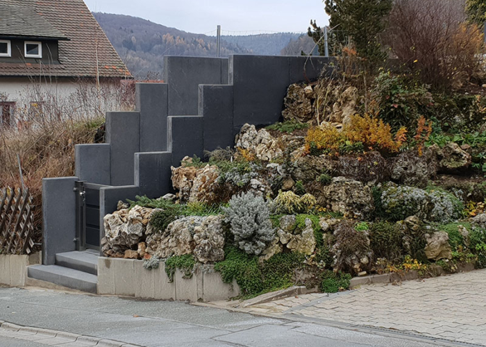 Stützmauer für Treppenaufgang