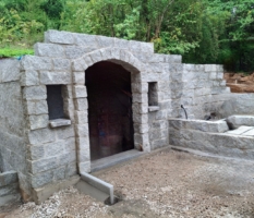 Natursteinmauer im Garten