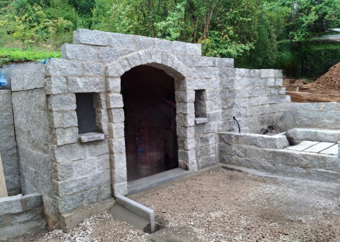 Natursteinmauer im Garten