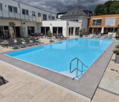Pflasterarbeiten rund um Pool