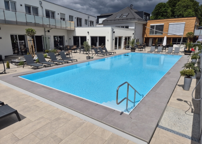 Pflasterarbeiten rund um Pool