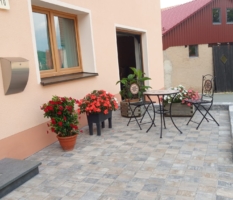 Pflasterarbeiten und Mauerbau