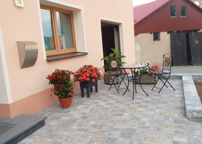 Pflasterarbeiten und Mauerbau