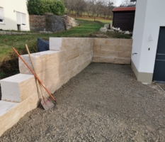 Stützmauer aus Naturstein