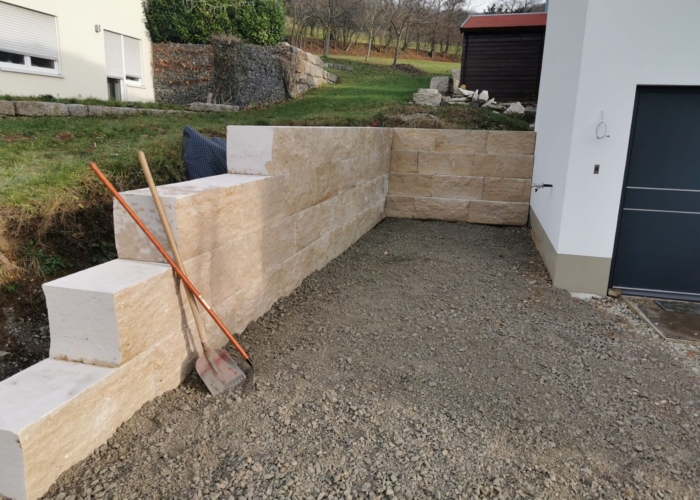 Stützmauer aus Naturstein